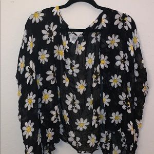 Black Minnie White Daisies Shall